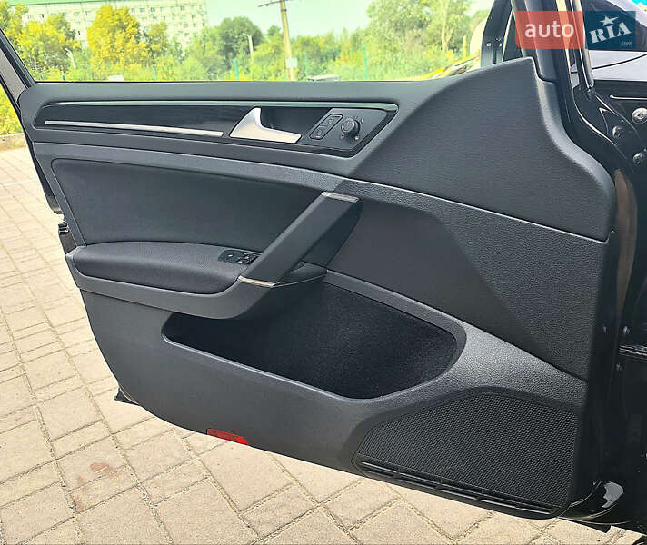 Універсал Volkswagen Golf 2020 в Запоріжжі