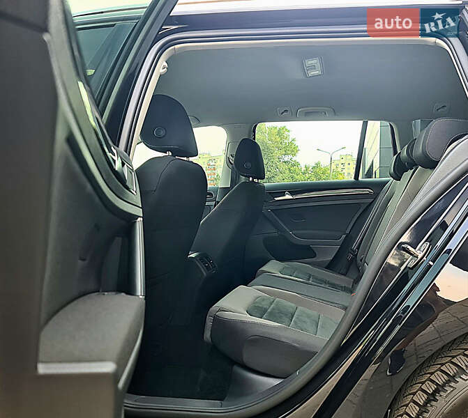 Універсал Volkswagen Golf 2020 в Запоріжжі