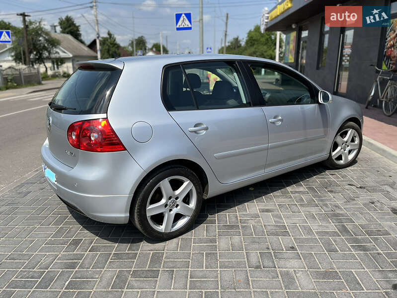Хэтчбек Volkswagen Golf 2008 в Ровно