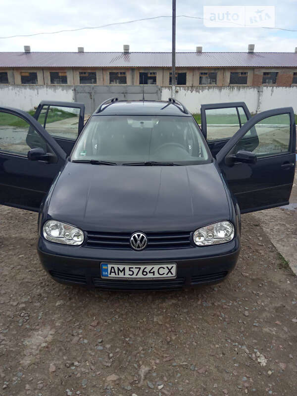 Універсал Volkswagen Golf 2002 в Любарі