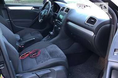 Хэтчбек Volkswagen Golf 2009 в 