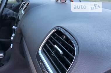 Хэтчбек Volkswagen Golf 2009 в 