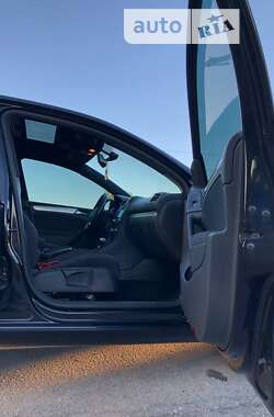 Хэтчбек Volkswagen Golf 2009 в 