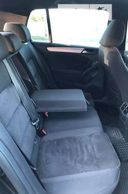 Хэтчбек Volkswagen Golf 2009 в 