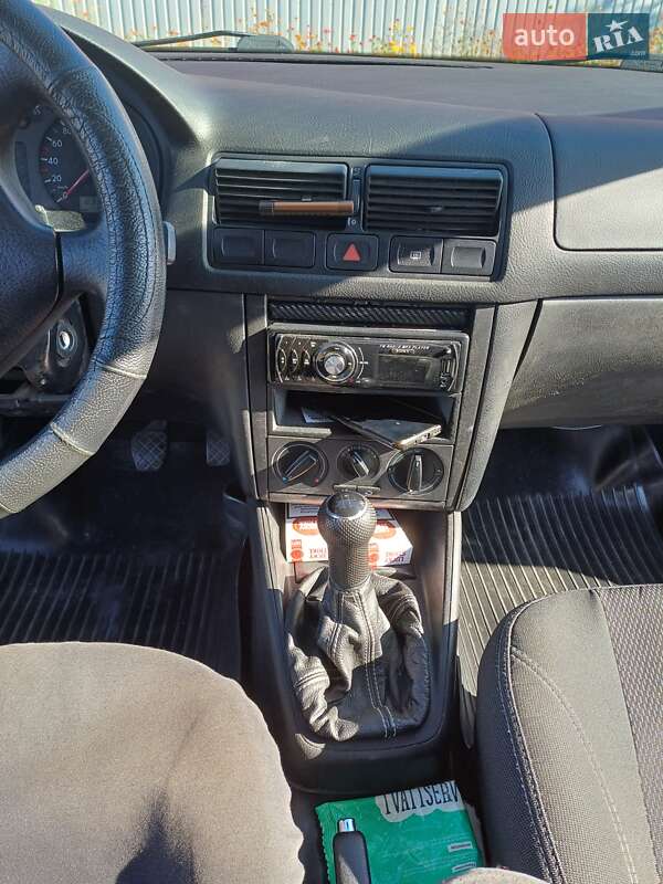 Хетчбек Volkswagen Golf 1998 в Чернігові
