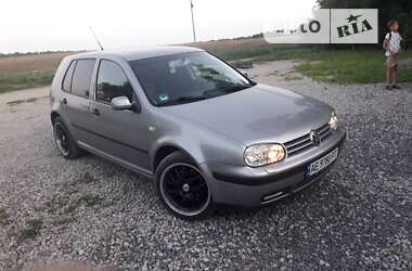 Хетчбек Volkswagen Golf 2002 в Дніпрі