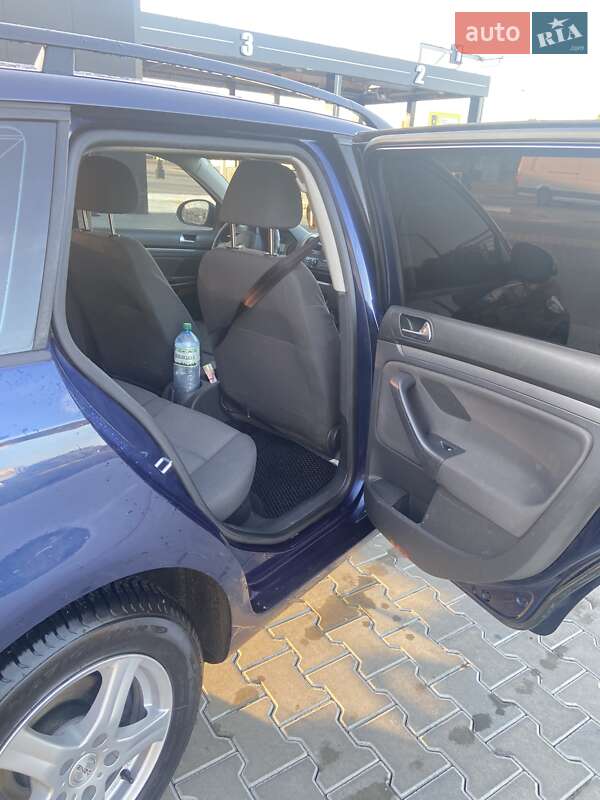 Універсал Volkswagen Golf 2007 в Чернівцях