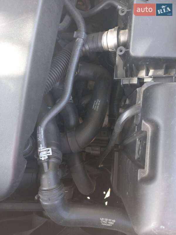 Універсал Volkswagen Golf 2004 в Ємільчиному