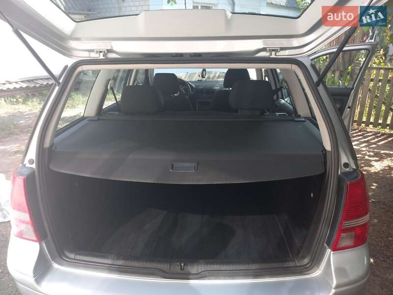 Універсал Volkswagen Golf 2004 в Ємільчиному