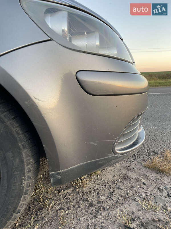 Хетчбек Volkswagen Golf 2005 в Сокалі