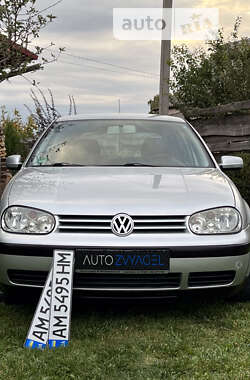 Хэтчбек Volkswagen Golf 2001 в Звягеле