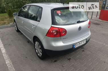 Хэтчбек Volkswagen Golf 2005 в 