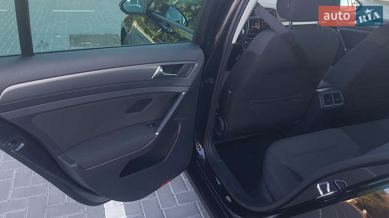 Універсал Volkswagen Golf 2020 в Ужгороді