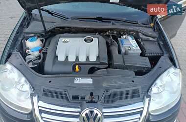 Універсал Volkswagen Golf 2009 в Луцьку