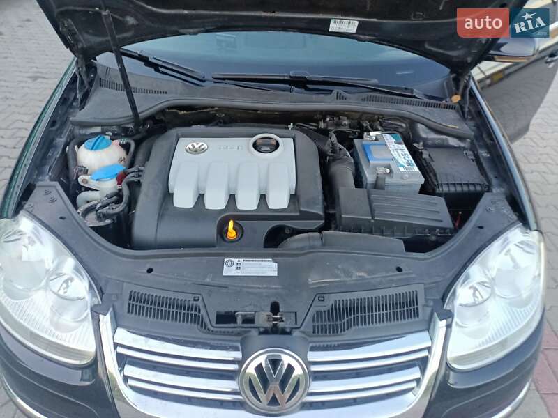 Універсал Volkswagen Golf 2009 в Луцьку