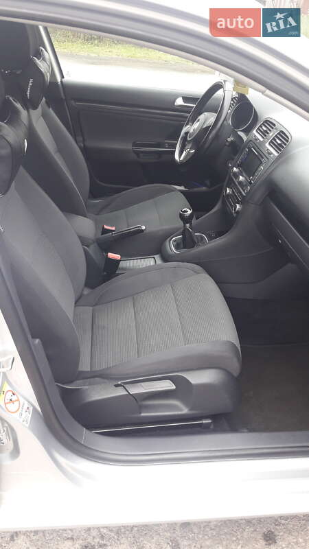 Універсал Volkswagen Golf 2009 в Острозі