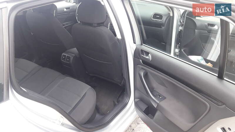 Універсал Volkswagen Golf 2009 в Острозі