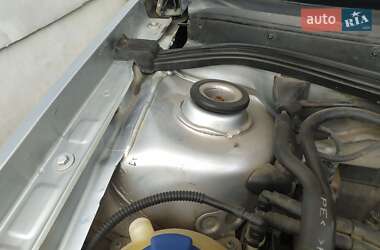 Хэтчбек Volkswagen Golf 2000 в 