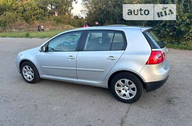 Хэтчбек Volkswagen Golf 2005 в 