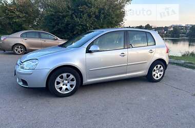 Хэтчбек Volkswagen Golf 2005 в 