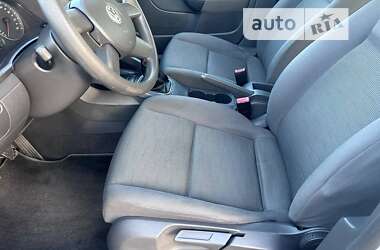 Хэтчбек Volkswagen Golf 2005 в 