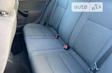Хэтчбек Volkswagen Golf 2005 в 