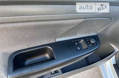 Хэтчбек Volkswagen Golf 2005 в 