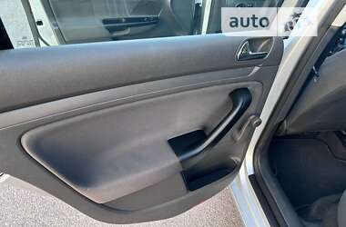 Хэтчбек Volkswagen Golf 2005 в 