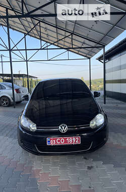 Хэтчбек Volkswagen Golf 2010 в 