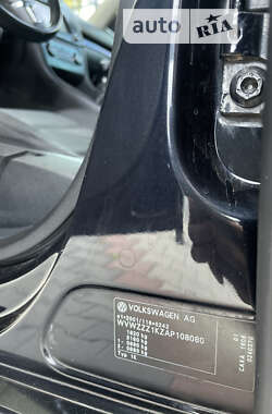 Хэтчбек Volkswagen Golf 2010 в 