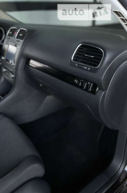 Хэтчбек Volkswagen Golf 2010 в 