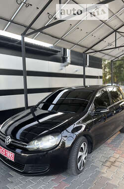 Хэтчбек Volkswagen Golf 2010 в 