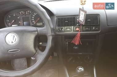 Хэтчбек Volkswagen Golf 2002 в Полтаве