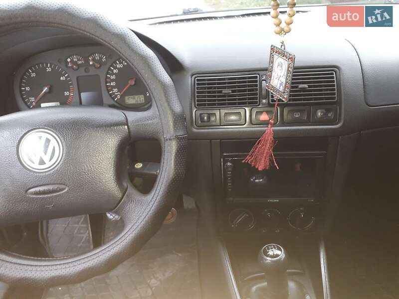 Хэтчбек Volkswagen Golf 2002 в Полтаве