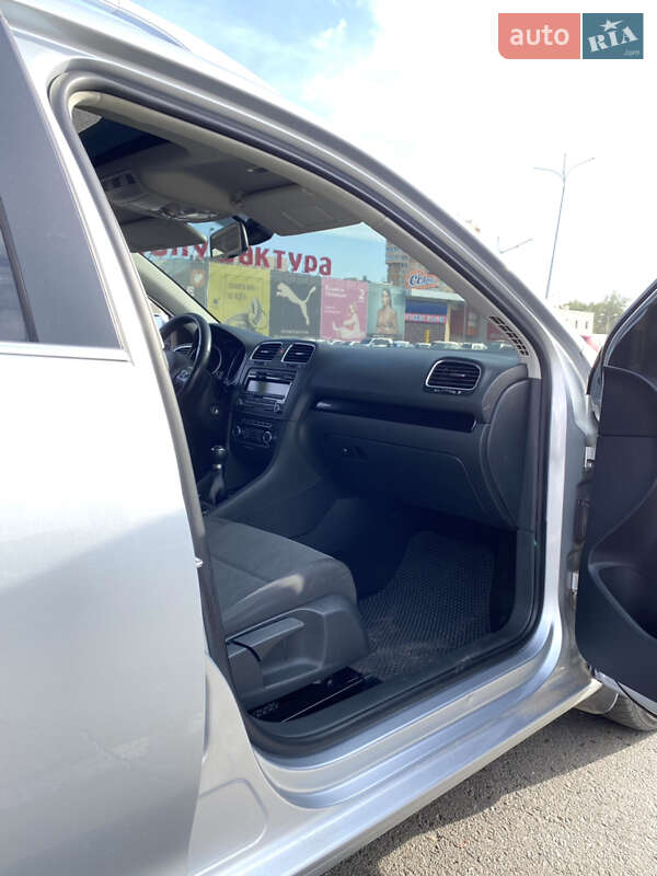 Универсал Volkswagen Golf 2009 в Сумах