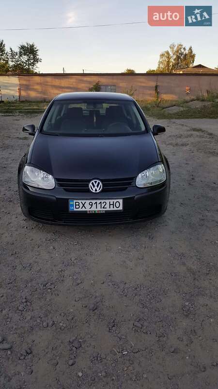 Хетчбек Volkswagen Golf 2005 в 