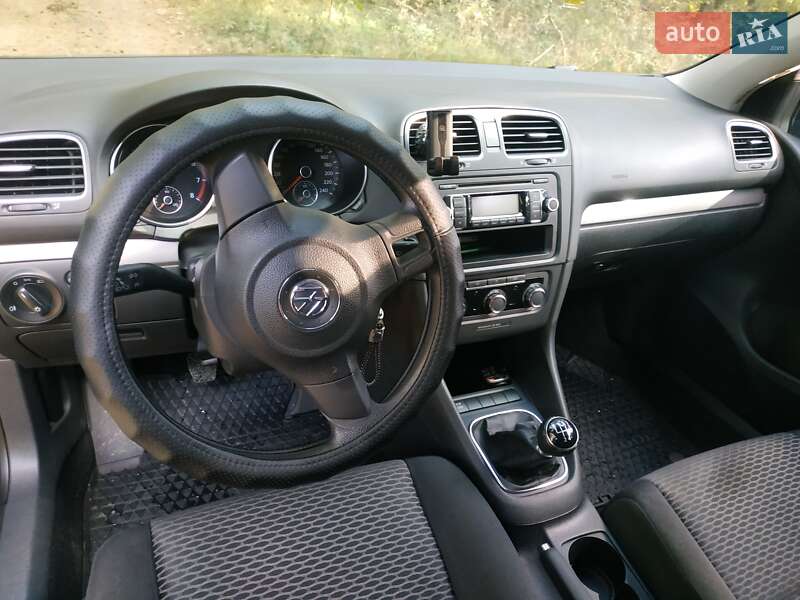 Хетчбек Volkswagen Golf 2009 в Харкові