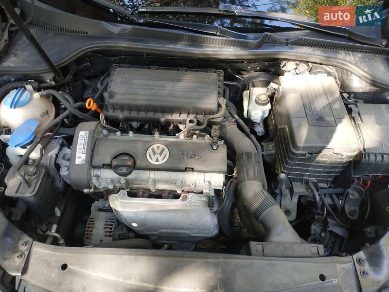 Хетчбек Volkswagen Golf 2009 в Харкові