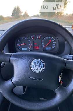 Хэтчбек Volkswagen Golf 2003 в Сумах