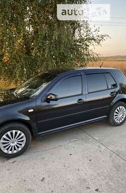 Хэтчбек Volkswagen Golf 2003 в Сумах