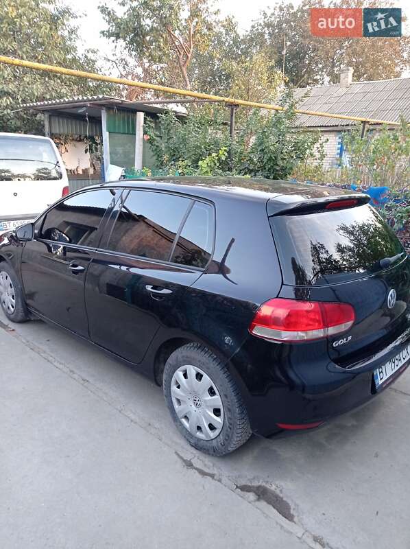 Хэтчбек Volkswagen Golf 2011 в Белозерке