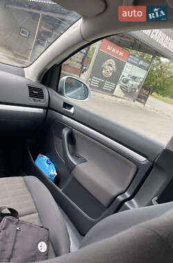 Хэтчбек Volkswagen Golf 2007 в 