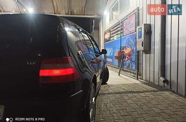 Хэтчбек Volkswagen Golf 2003 в Черновцах