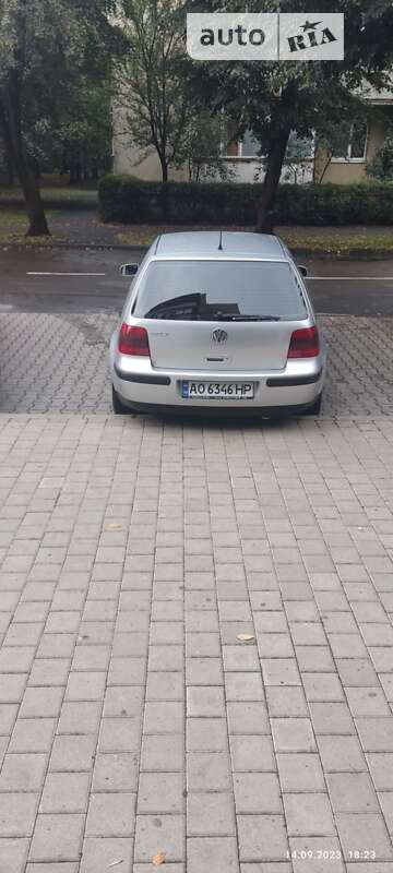 Хэтчбек Volkswagen Golf 2001 в Мукачево