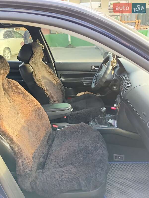 Хетчбек Volkswagen Golf 2002 в Івано-Франківську