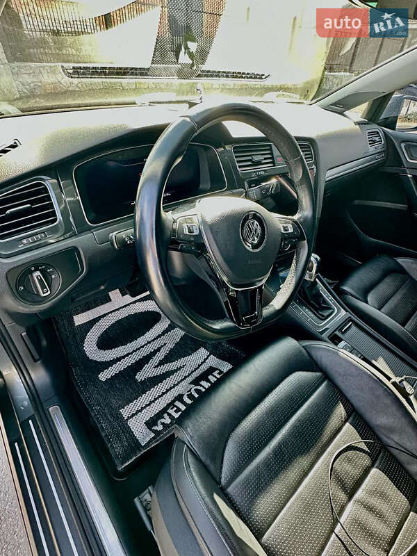 Хетчбек Volkswagen Golf 2017 в Умані