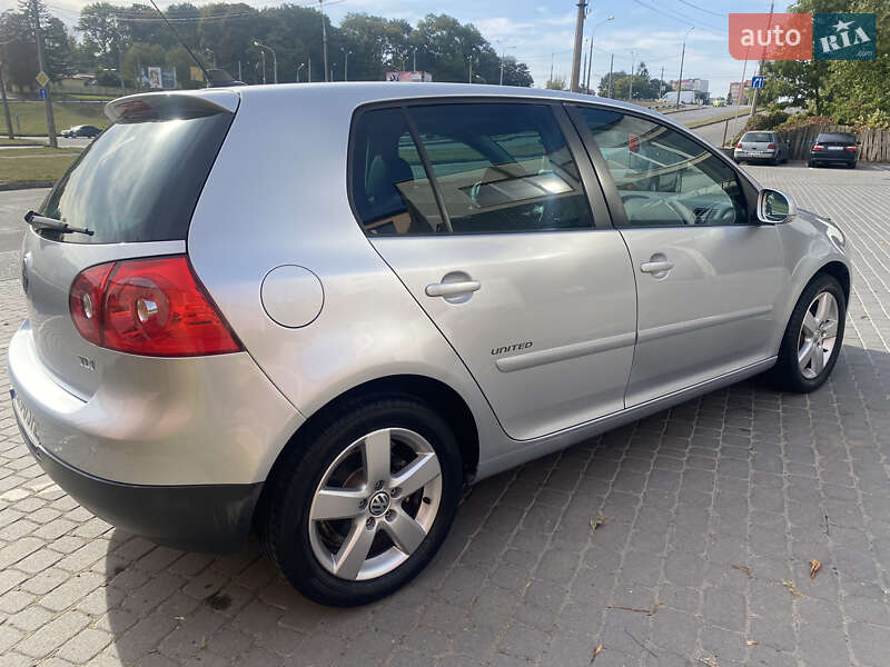 Хетчбек Volkswagen Golf 2008 в Хмельницькому