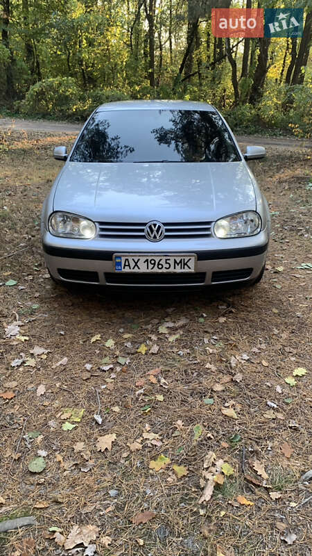 Хетчбек Volkswagen Golf 2003 в Зміїві