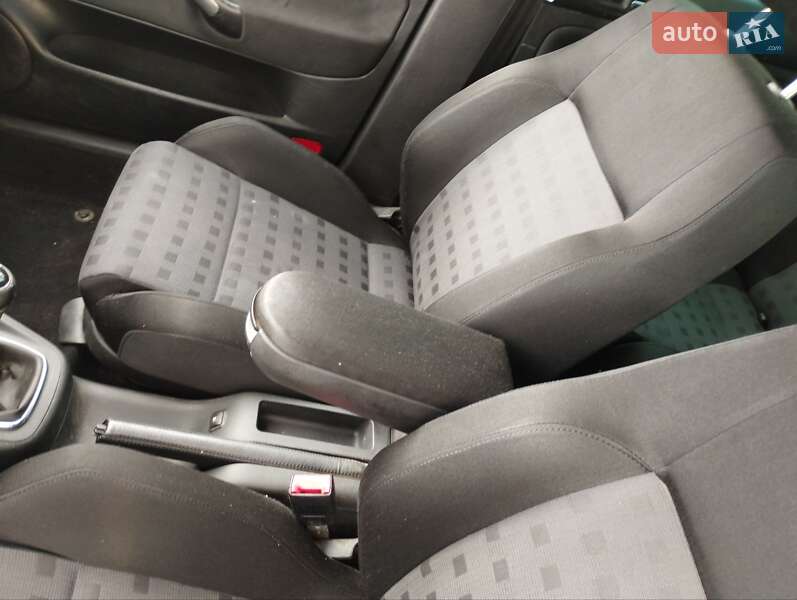 Універсал Volkswagen Golf 2006 в Нововолинську