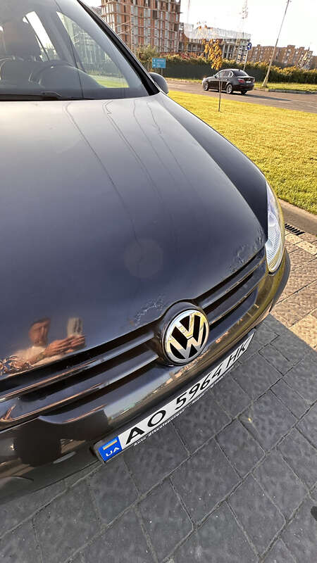 Хетчбек Volkswagen Golf 2006 в Ужгороді
